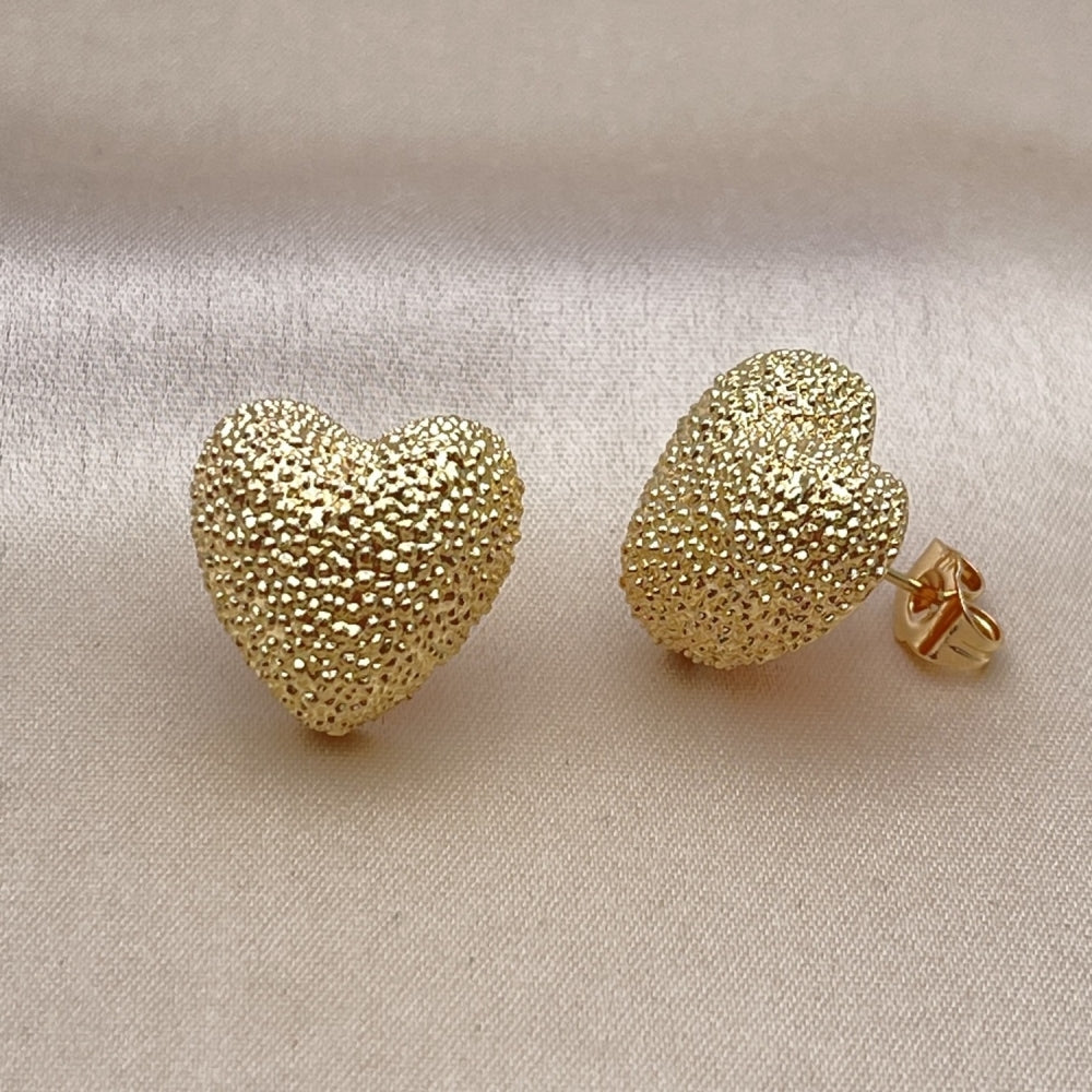Oro Laminado Stud Earring, Gold Filled Style Heart Design, Matte Finish, Golden Finish