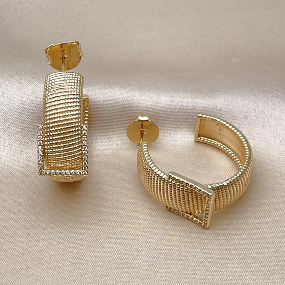 Oro Laminado Medium Hoop, Gold Filled Style Belt Buckle Design, with White Micro Pave, Diamond Cutting Finish, Golden Finish