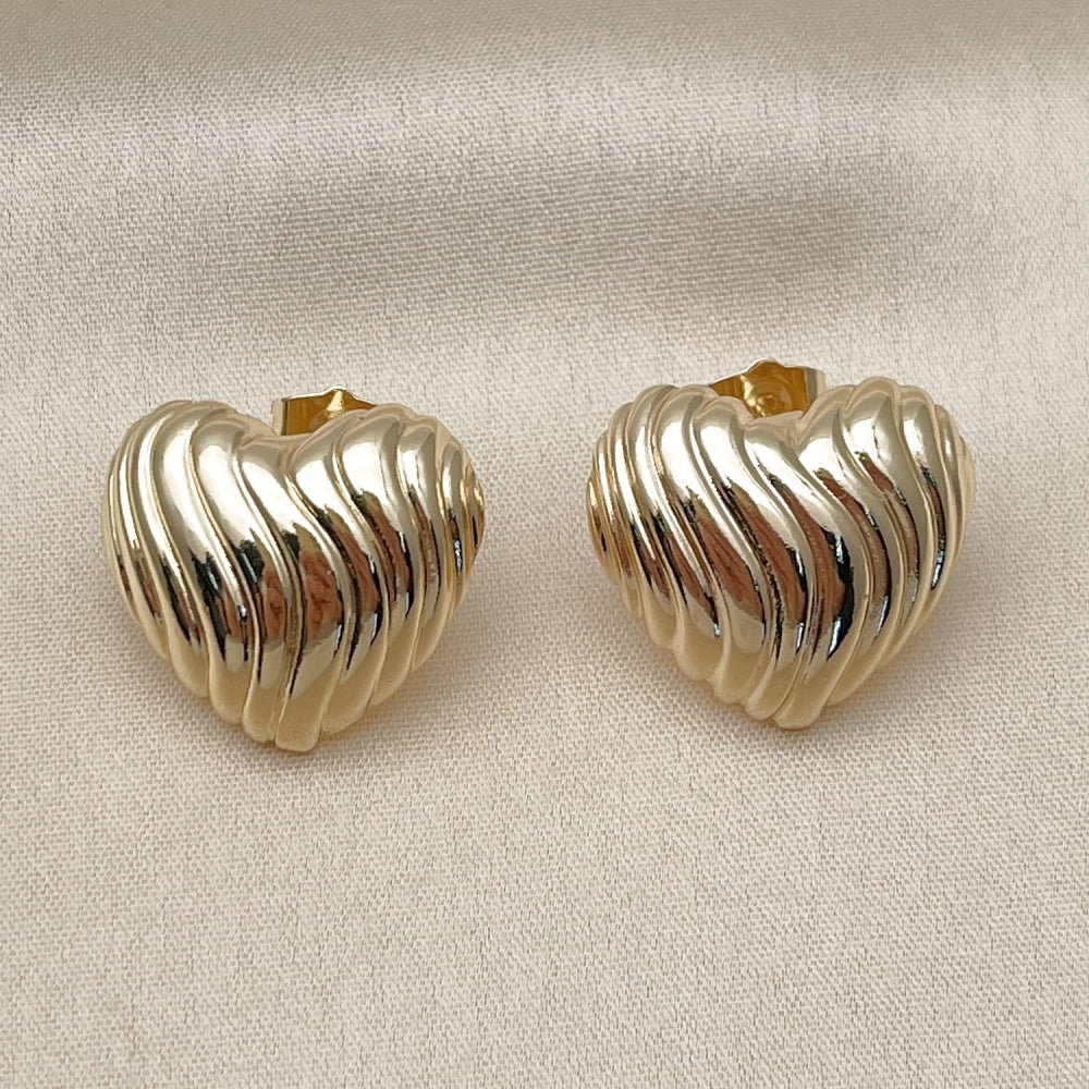 Oro Laminado Stud Earring, Gold Filled Style Heart Design, Polished, Golden Finish