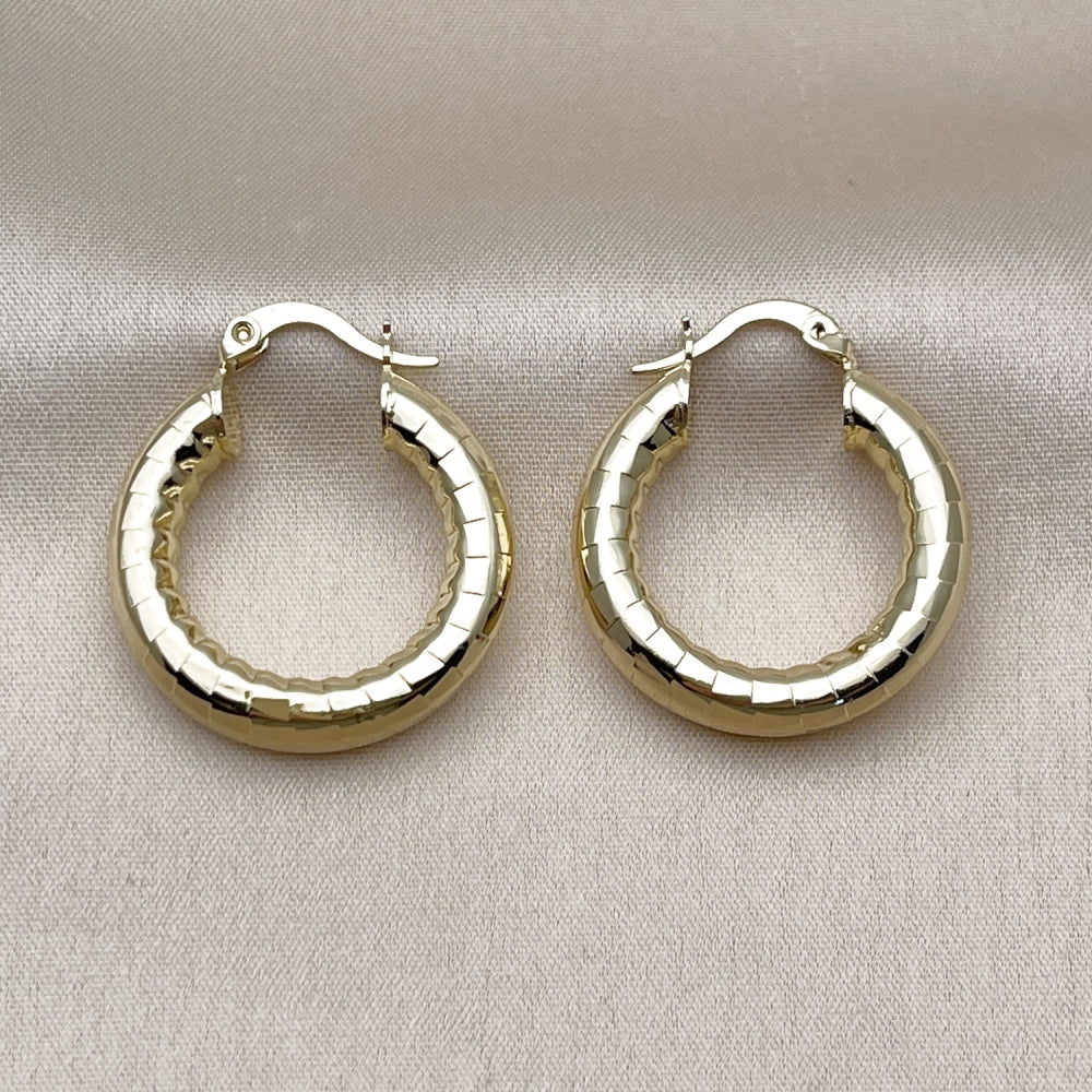 Oro Laminado Small Hoop, Gold Filled Style Hollow Design, Diamond Cutting Finish, Golden Finish
