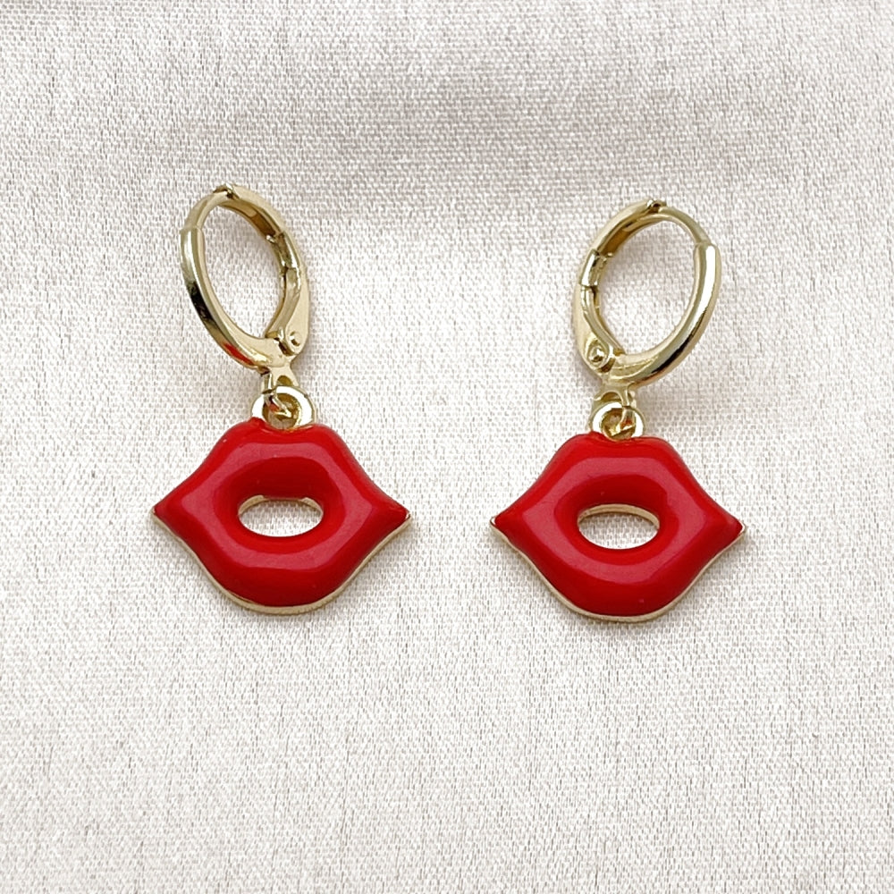 Oro Laminado Dangle Earring, Gold Filled Style Lips Design, Red Enamel Finish, Golden Finish