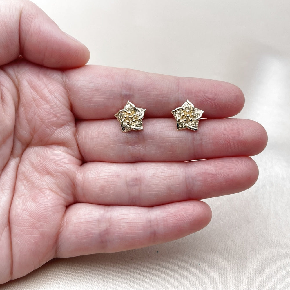 Oro Laminado Stud Earring, Gold Filled Style Flower Design, Matte Finish, Golden Finish