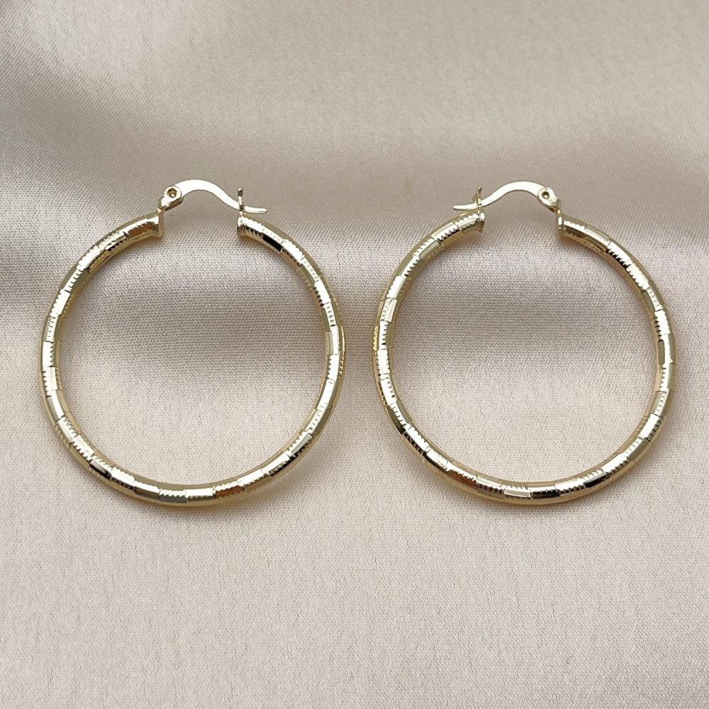 Oro Laminado Medium Hoop, Gold Filled Style Hollow Design, Diamond Cutting Finish, Golden Finish