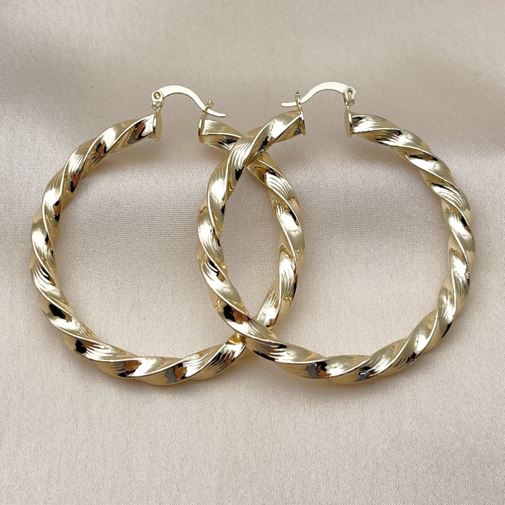 Oro Laminado Large Hoop, Gold Filled Style Twist and Hollow Design, Diamond Cutting Finish, Golden Finish