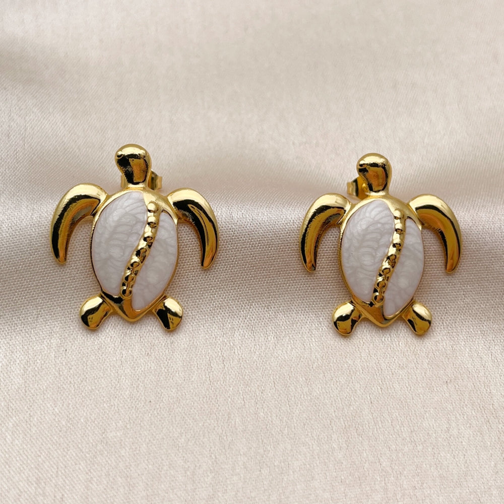 Oro Laminado Stud Earring, Gold Filled Style Turtle Design, White Enamel Finish, Golden Finish