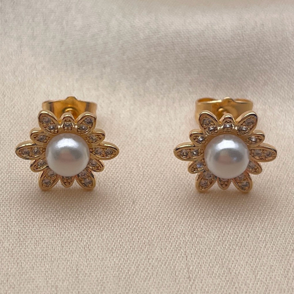 Oro Laminado Stud Earring, Gold Filled Style Flower Design, with Ivory Pearl and White Micro Pave, Polished, Golden Finish