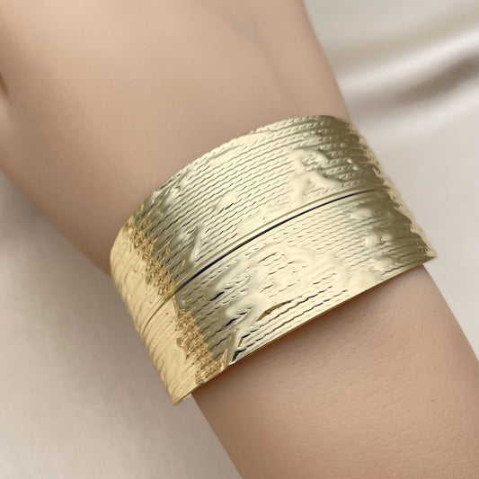 Oro Laminado Individual Bangle, Gold Filled Style Leaf Design, Polished, Golden Finish