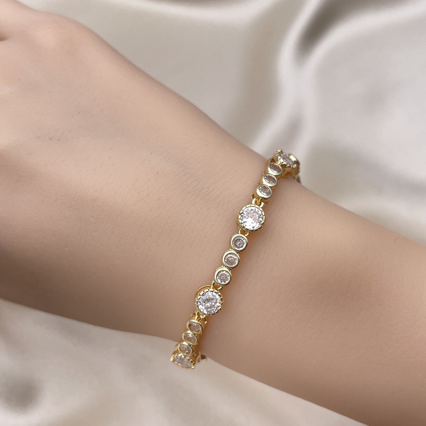 Oro Laminado Fancy Bracelet, Gold Filled Style with White Cubic Zirconia, Polished, Golden Finish