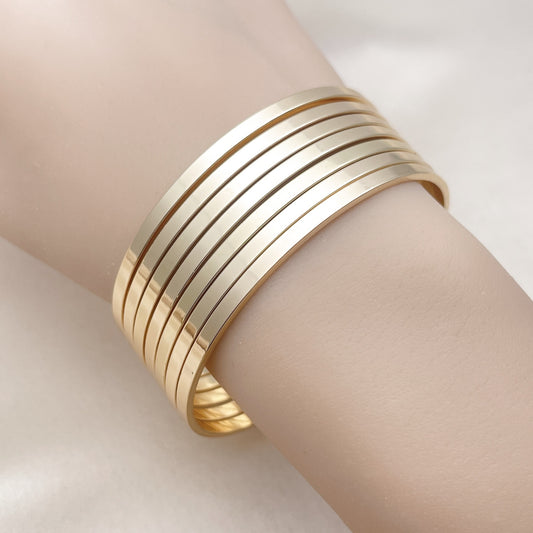Oro Laminado Semanario Bangle, Gold Filled Style Polished, Golden Finish