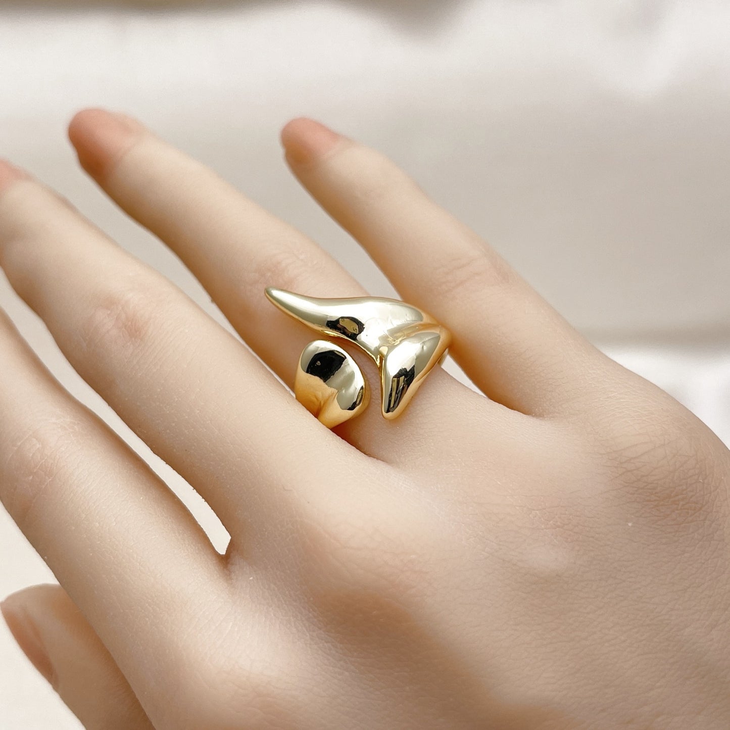 Oro Laminado Elegant Ring, Gold Filled Style Polished, Golden