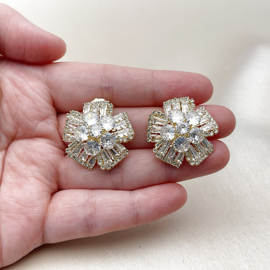 Oro Laminado Stud Earring, Gold Filled Style Flower and Baguette Design, with White Cubic Zirconia, Polished, Golden