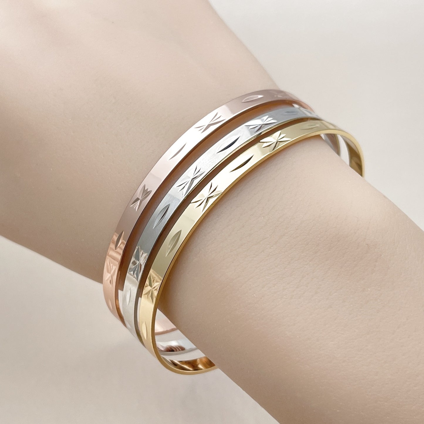 Oro Laminado Trio Bangle, Gold Filled Style Diamond Cutting Finish