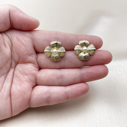 Oro Laminado Stud Earring, Gold Filled Style Flower and Ball Design, with Ivory Pearl, Diamond Cutting Finish