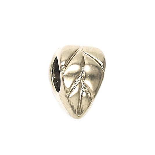 Oro Laminado Love Link Pendant, Gold Filled Style Leaf Design, Polished, Golden Finish