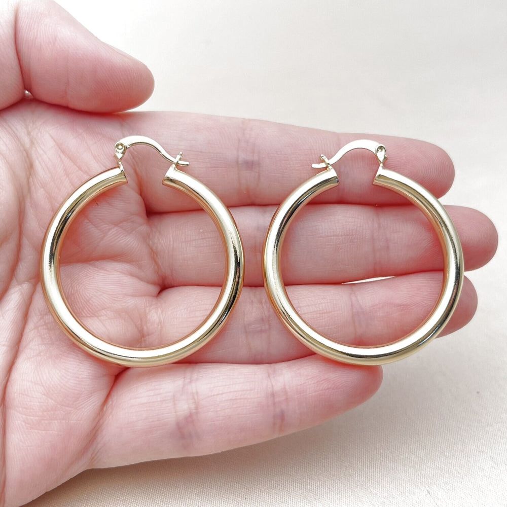 Oro Laminado Medium Hoop, Gold Filled Style Polished, Golden Finish