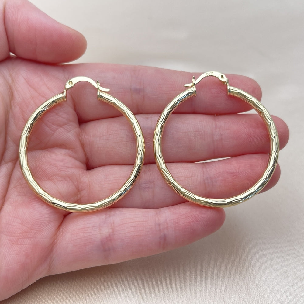 Oro Laminado Medium Hoop, Gold Filled Style Diamond Cutting Finish, Golden Finish