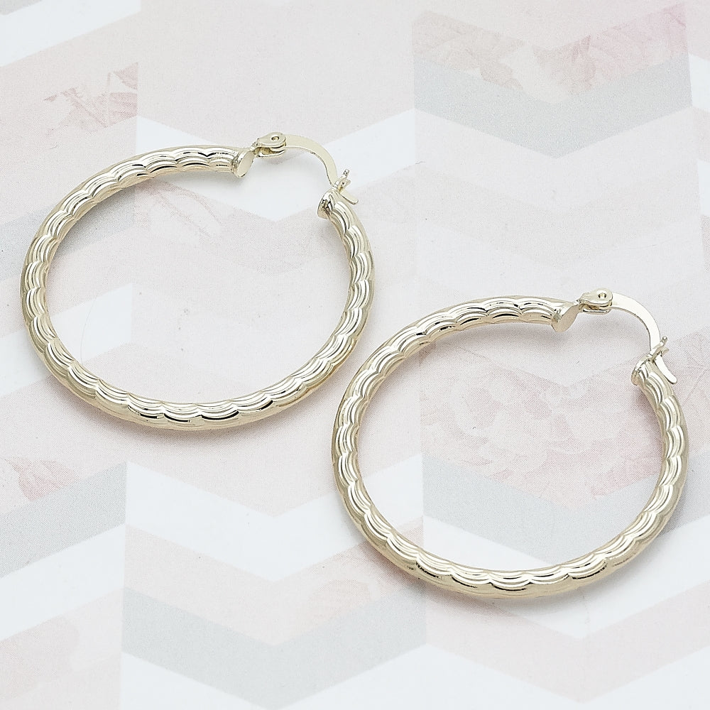 Oro Laminado Medium Hoop, Gold Filled Style Diamond Cutting Finish, Golden Finish