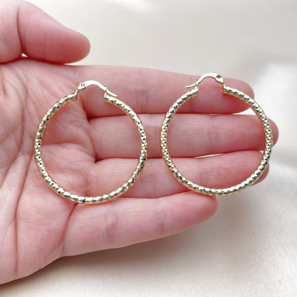 Oro Laminado Medium Hoop, Gold Filled Style Hollow Design, Diamond Cutting Finish, Golden Finish