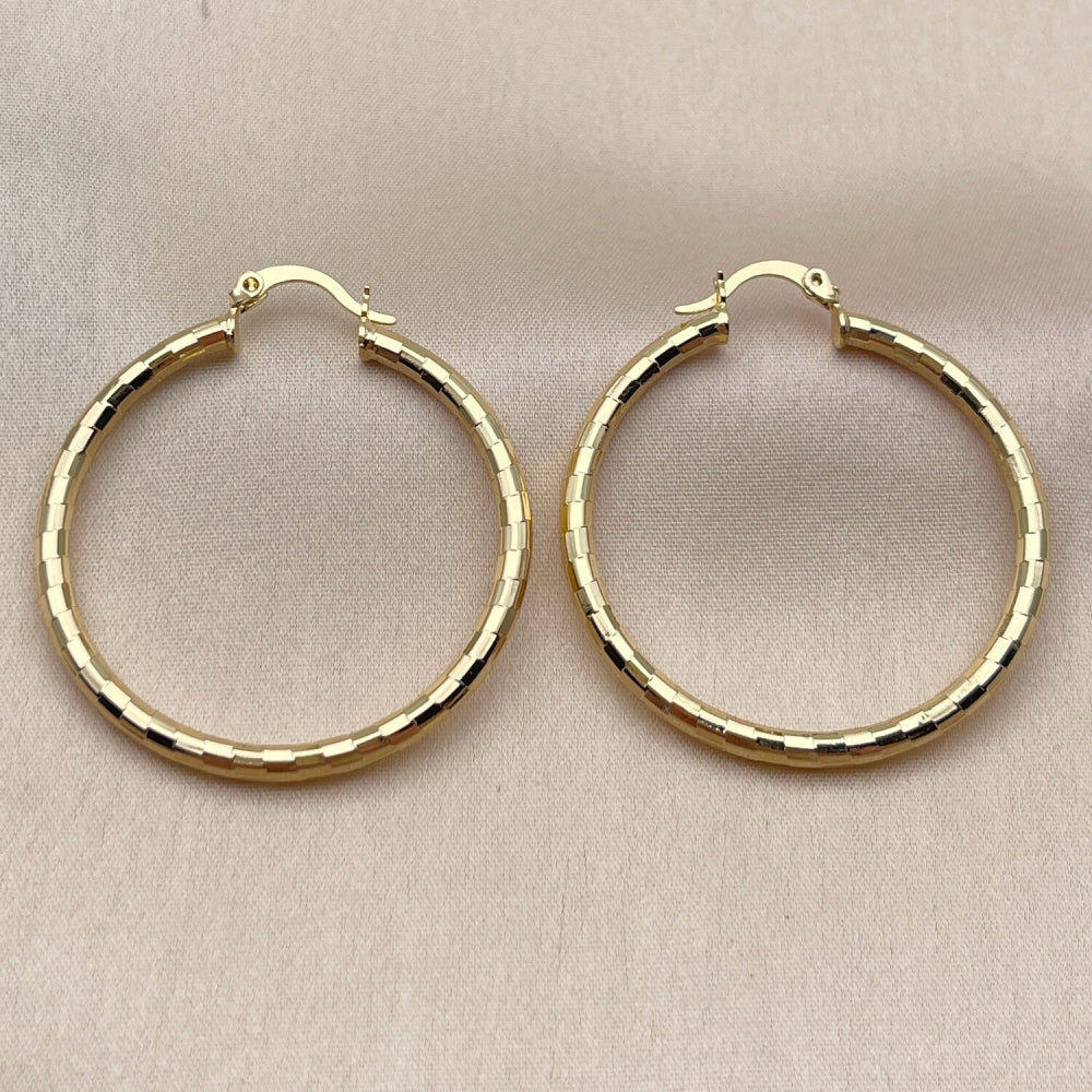 Oro Laminado Medium Hoop, Gold Filled Style Diamond Cutting Finish, Golden Finish