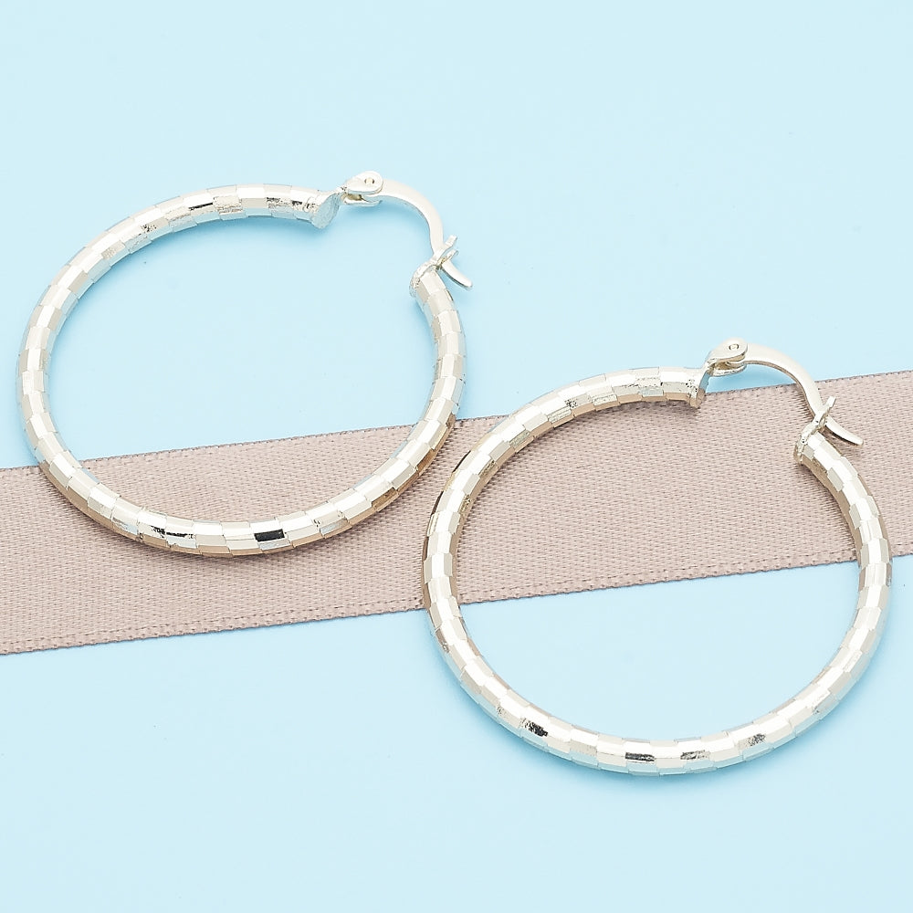 Oro Laminado Medium Hoop, Gold Filled Style Diamond Cutting Finish, Golden Finish