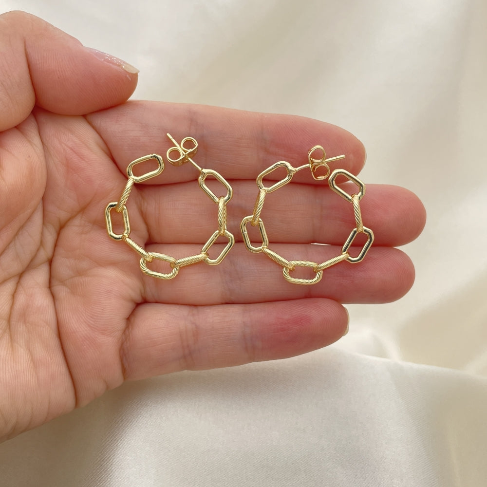 Oro Laminado Stud Earring, Gold Filled Style Paperclip Design, Polished, Golden Finish