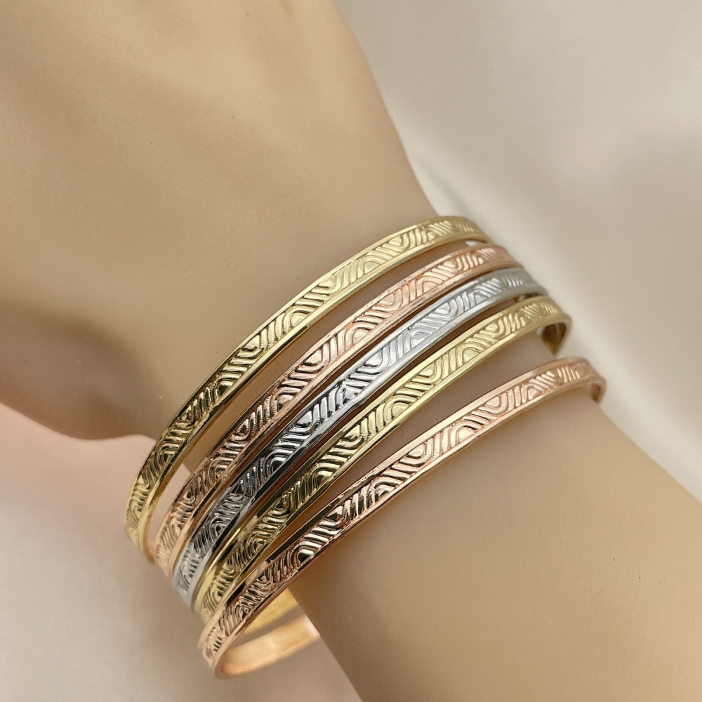 Oro Laminado Semanario Bangle, Gold Filled Style Polished, Tricolor