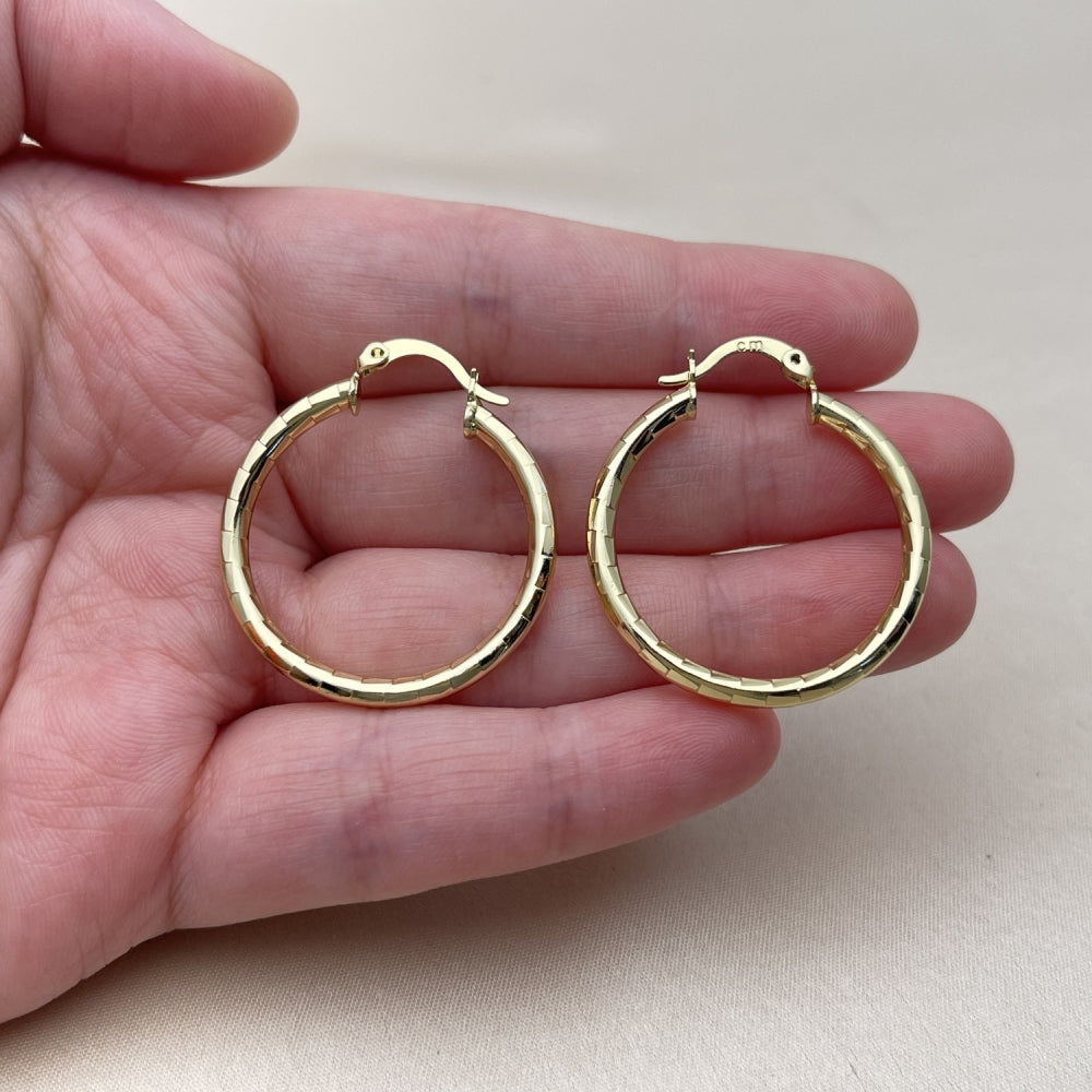 Oro Laminado Medium Hoop, Gold Filled Style Hollow Design, Diamond Cutting Finish, Golden Finish