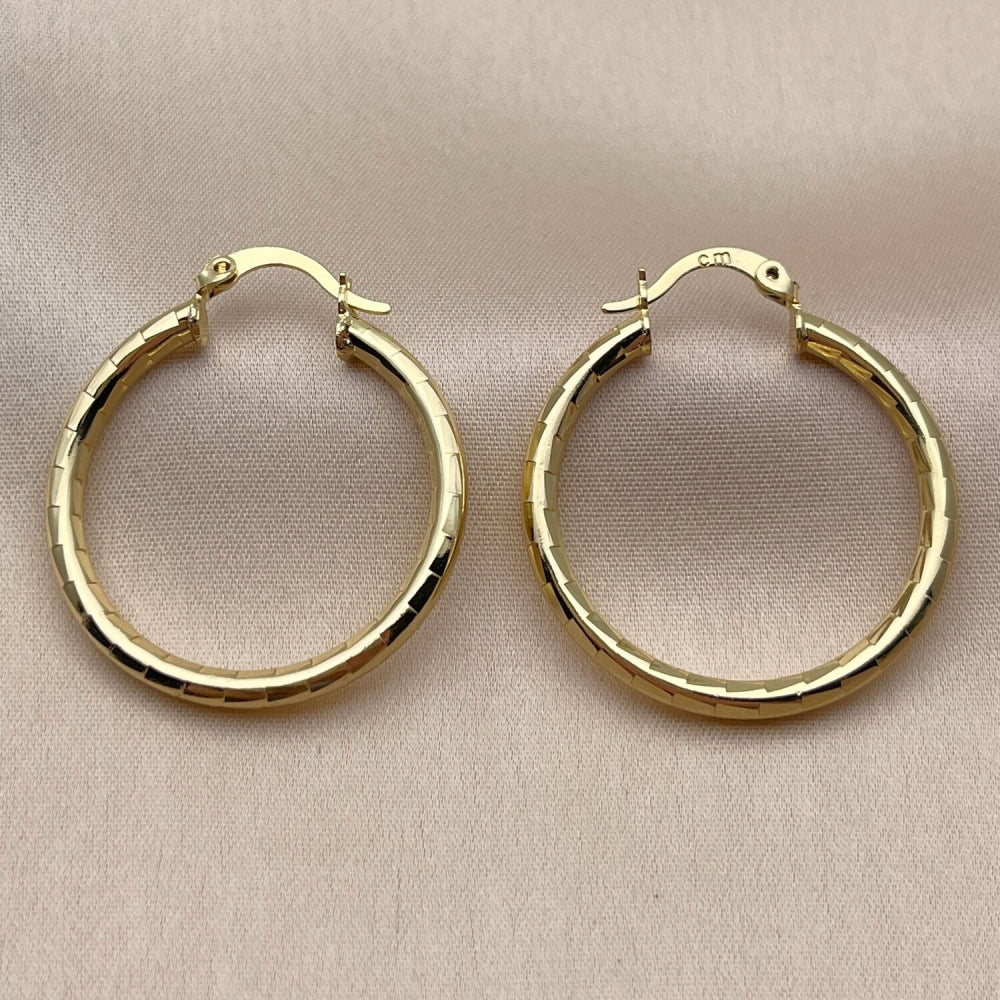 Oro Laminado Medium Hoop, Gold Filled Style Hollow Design, Diamond Cutting Finish, Golden Finish