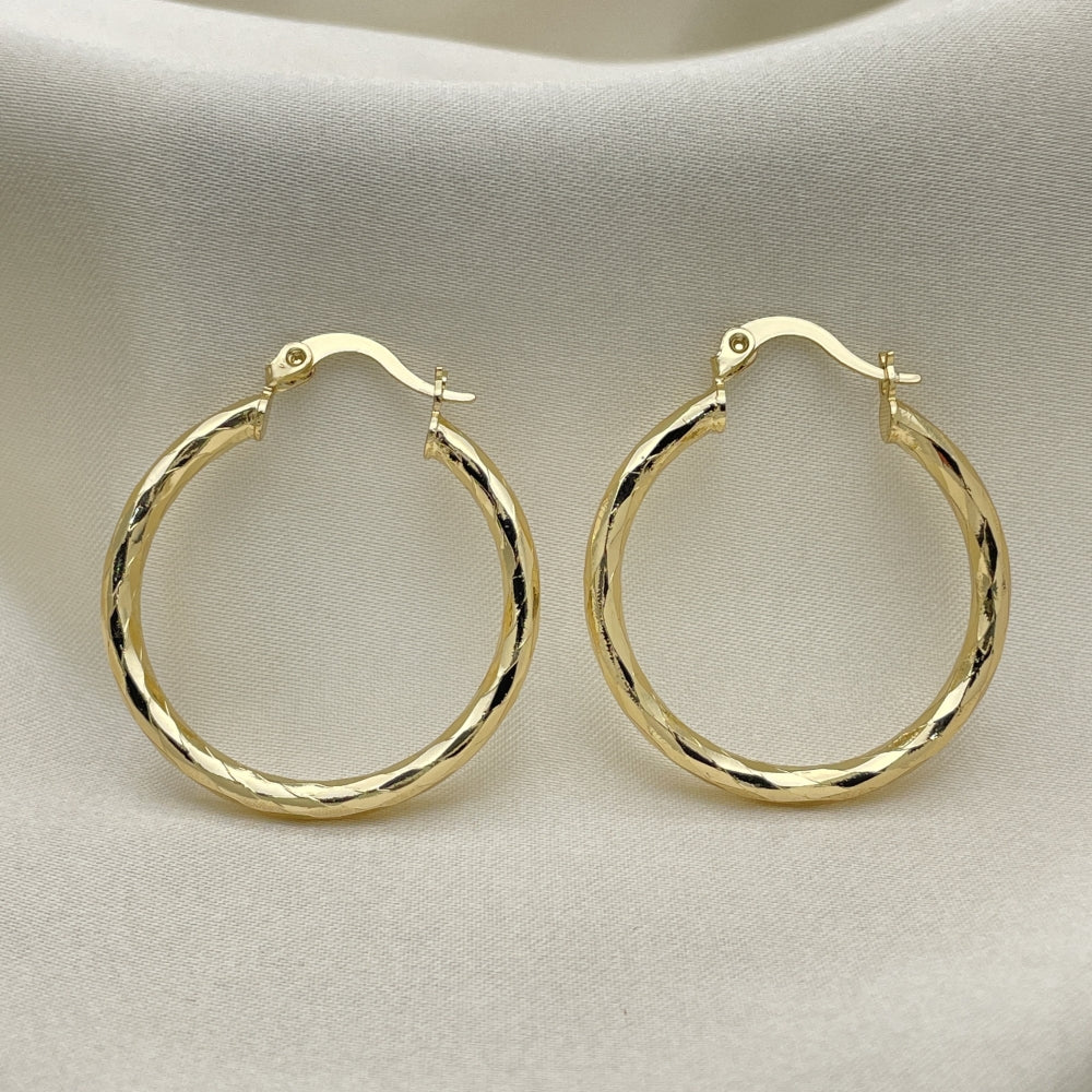Oro Laminado Medium Hoop, Gold Filled Style Diamond Cutting Finish, Golden Finish