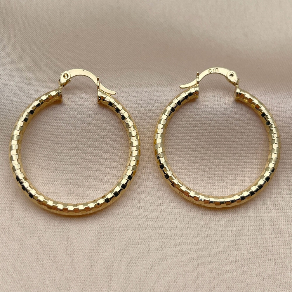 Oro Laminado Medium Hoop, Gold Filled Style Hollow Design, Diamond Cutting Finish, Golden Finish