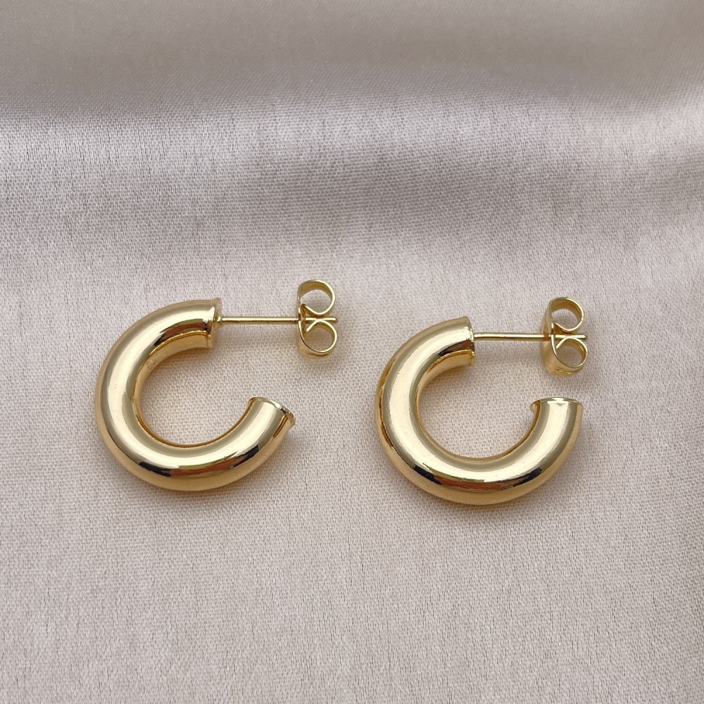 Oro Laminado Stud Earring, Gold Filled Style Hollow Design, Polished, Golden Finish