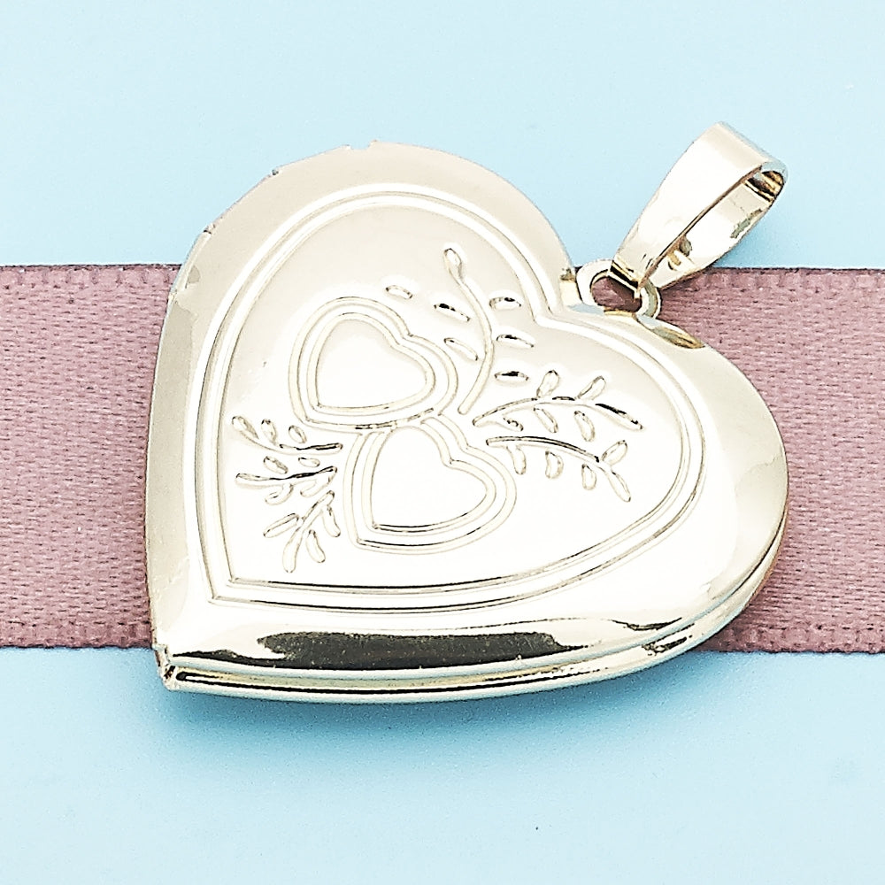 Oro Laminado Locket Pendant, Gold Filled Style Heart Design, Polished, Golden Finish