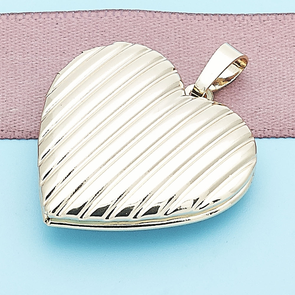 Oro Laminado Locket Pendant, Gold Filled Style Heart Design, Polished, Golden Finish