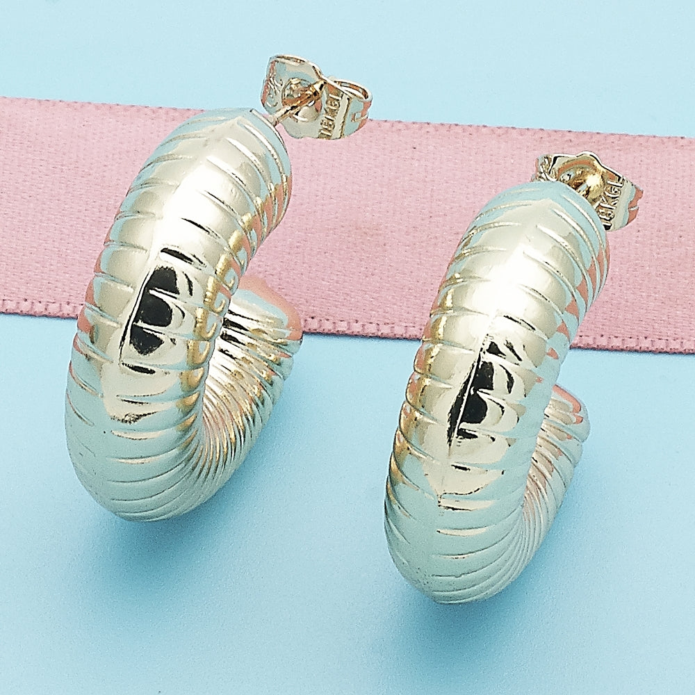 Oro Laminado Stud Earring, Gold Filled Style Hollow Design, Diamond Cutting Finish, Golden Finish