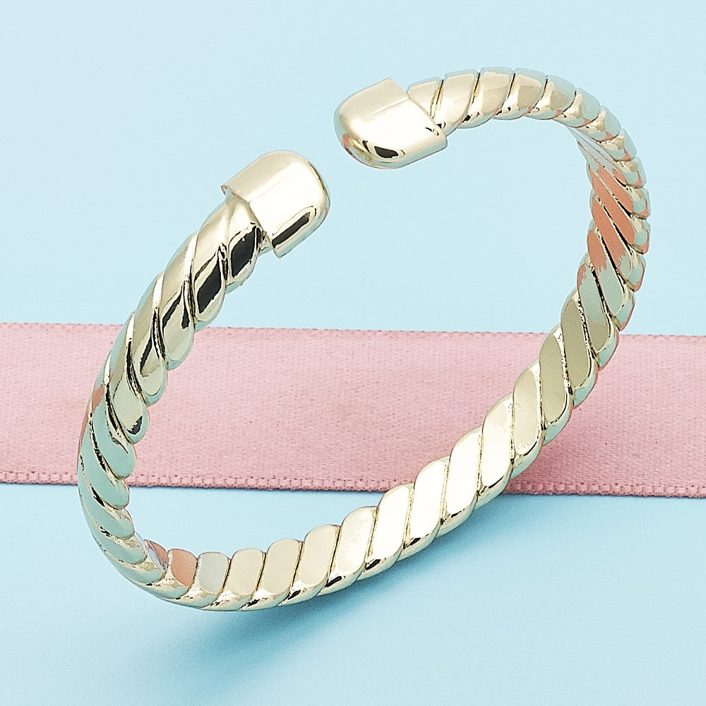 Oro Laminado Individual Bangle, Gold Filled Style Twist Design, Diamond Cutting Finish, Golden Finish