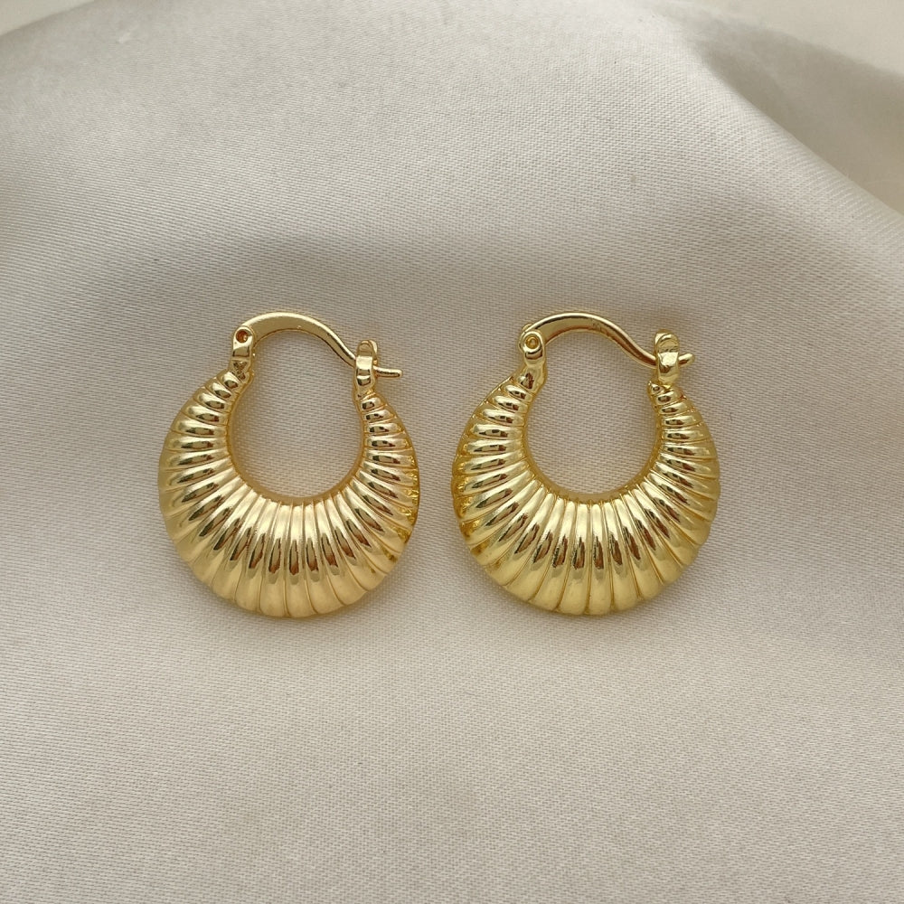 Oro Laminado Small Hoop, Gold Filled Style Hollow Design, Diamond Cutting Finish, Golden Finish