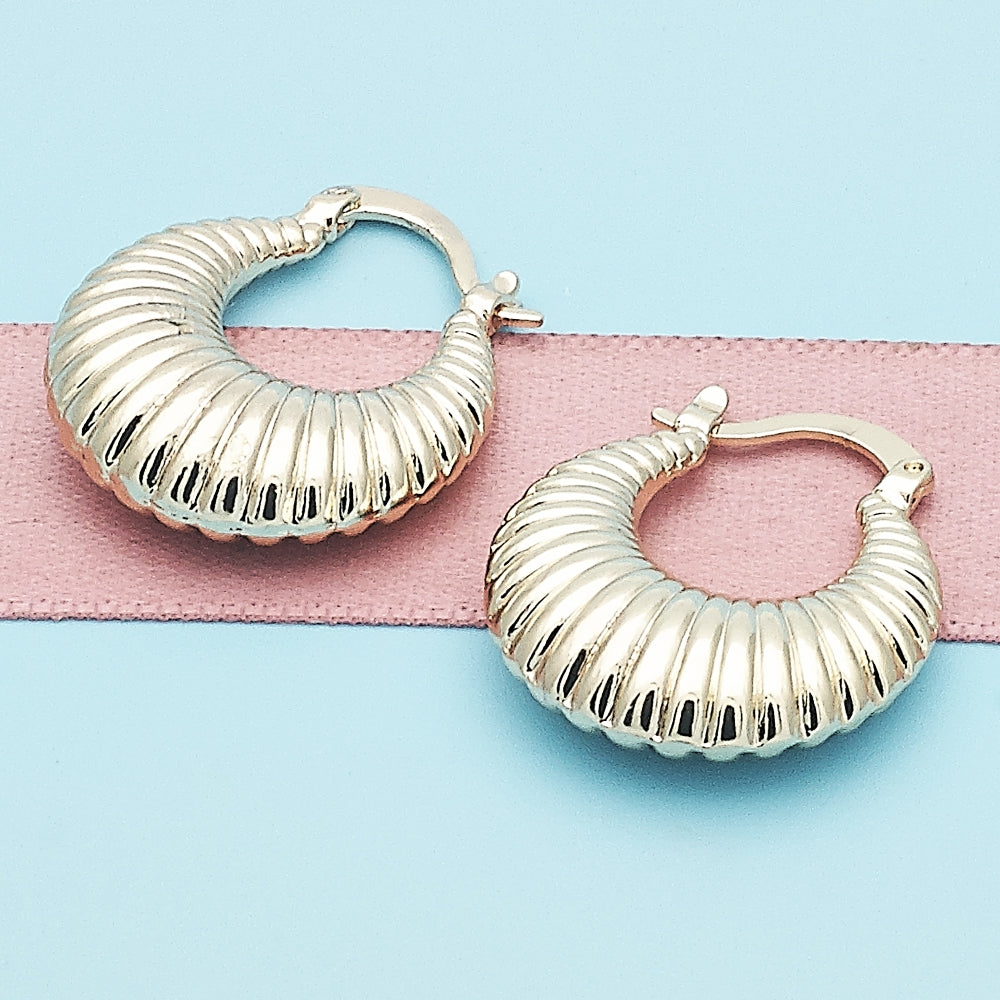 Oro Laminado Small Hoop, Gold Filled Style Hollow Design, Diamond Cutting Finish, Golden Finish