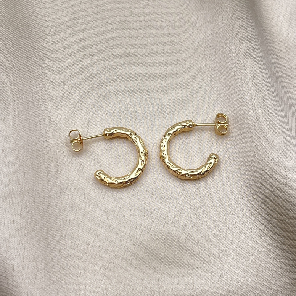 Oro Laminado Small Hoop, Gold Filled Style Diamond Cutting Finish, Golden Finish