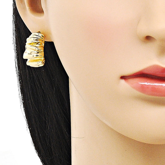 Oro Laminado Stud Earring, Gold Filled Style Diamond Cutting Finish, Golden Finish
