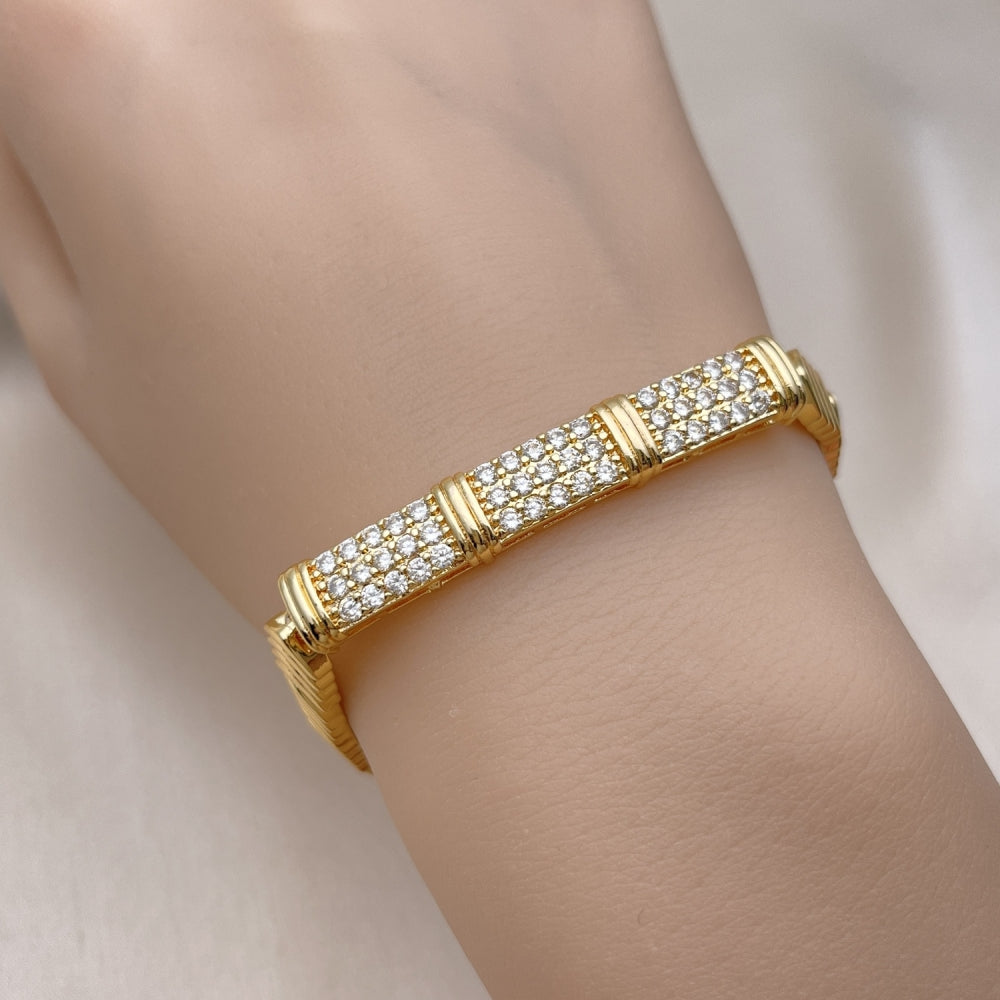 Oro Laminado Fancy Bracelet, Gold Filled Style Nameplate Design, with White Cubic Zirconia, Polished, Golden Finish