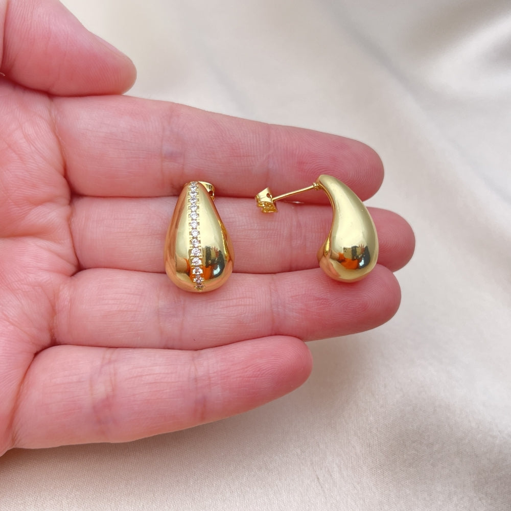Oro Laminado Stud Earring, Gold Filled Style Teardrop Design, with White Micro Pave, Polished, Golden Finish