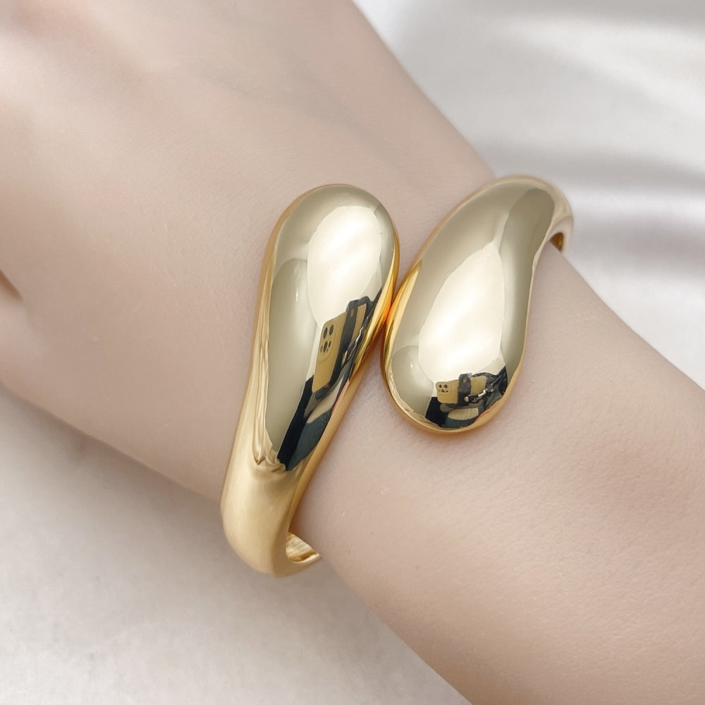 Oro Laminado Individual Bangle, Gold Filled Style Polished, Golden Finish