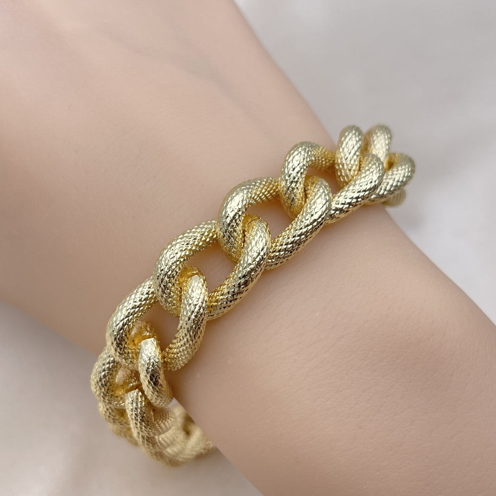 Oro Laminado Fancy Bracelet, Gold Filled Style Miami Cuban Design, Diamond Cutting Finish, Golden Finish