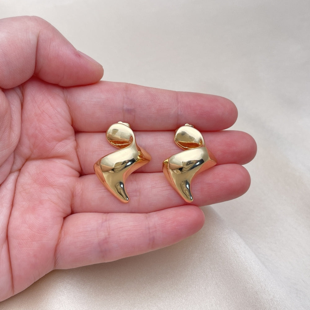 Oro Laminado Stud Earring, Gold Filled Style Polished, Golden Finish