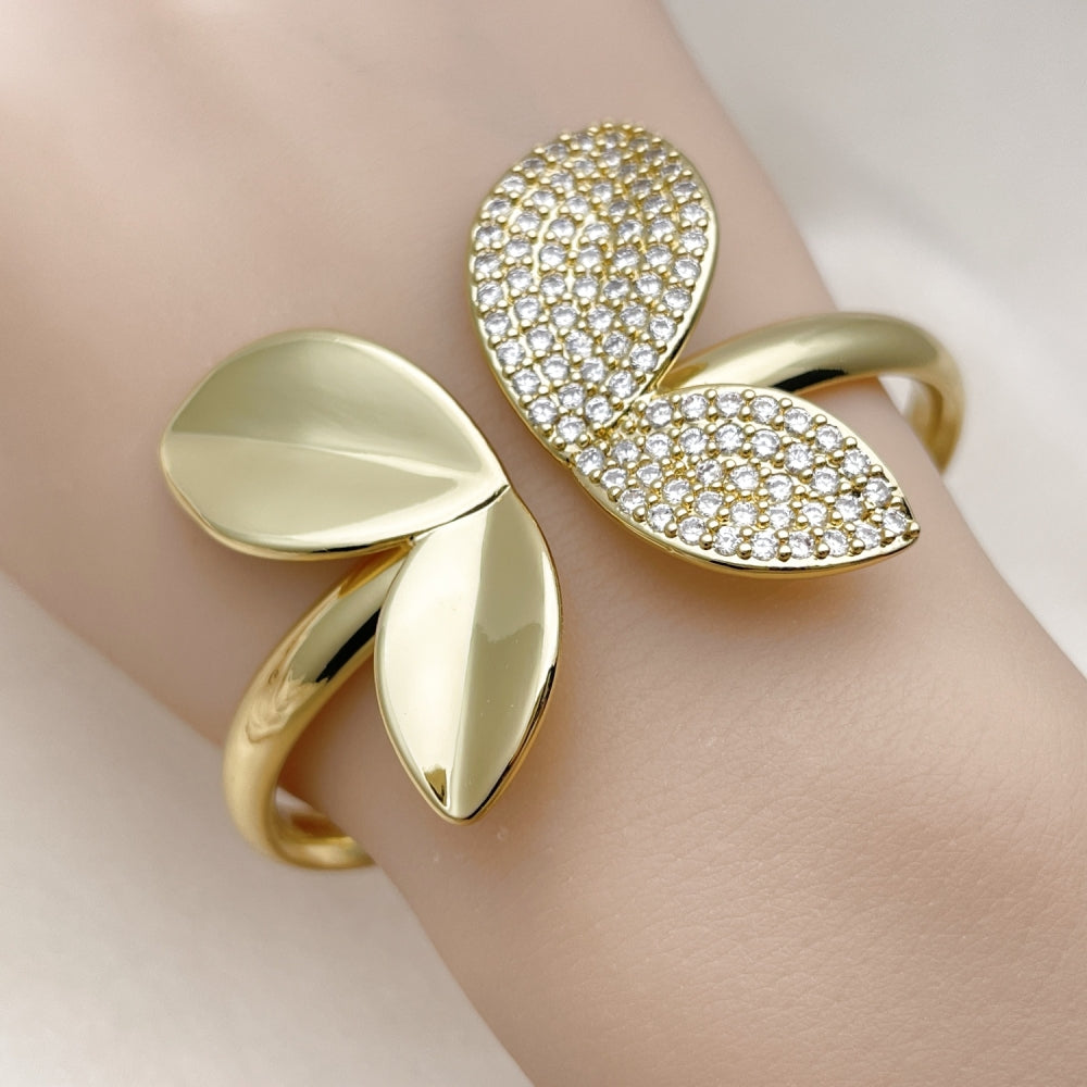 Oro Laminado Individual Bangle, Gold Filled Style Leaf Design, with White Cubic Zirconia, Polished, Golden Finish