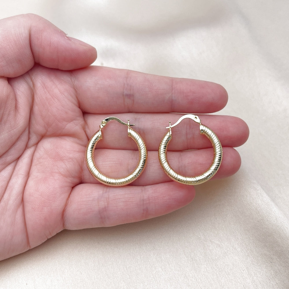 Oro Laminado Medium Hoop, Gold Filled Style Hollow Design, Diamond Cutting Finish, Golden Finish