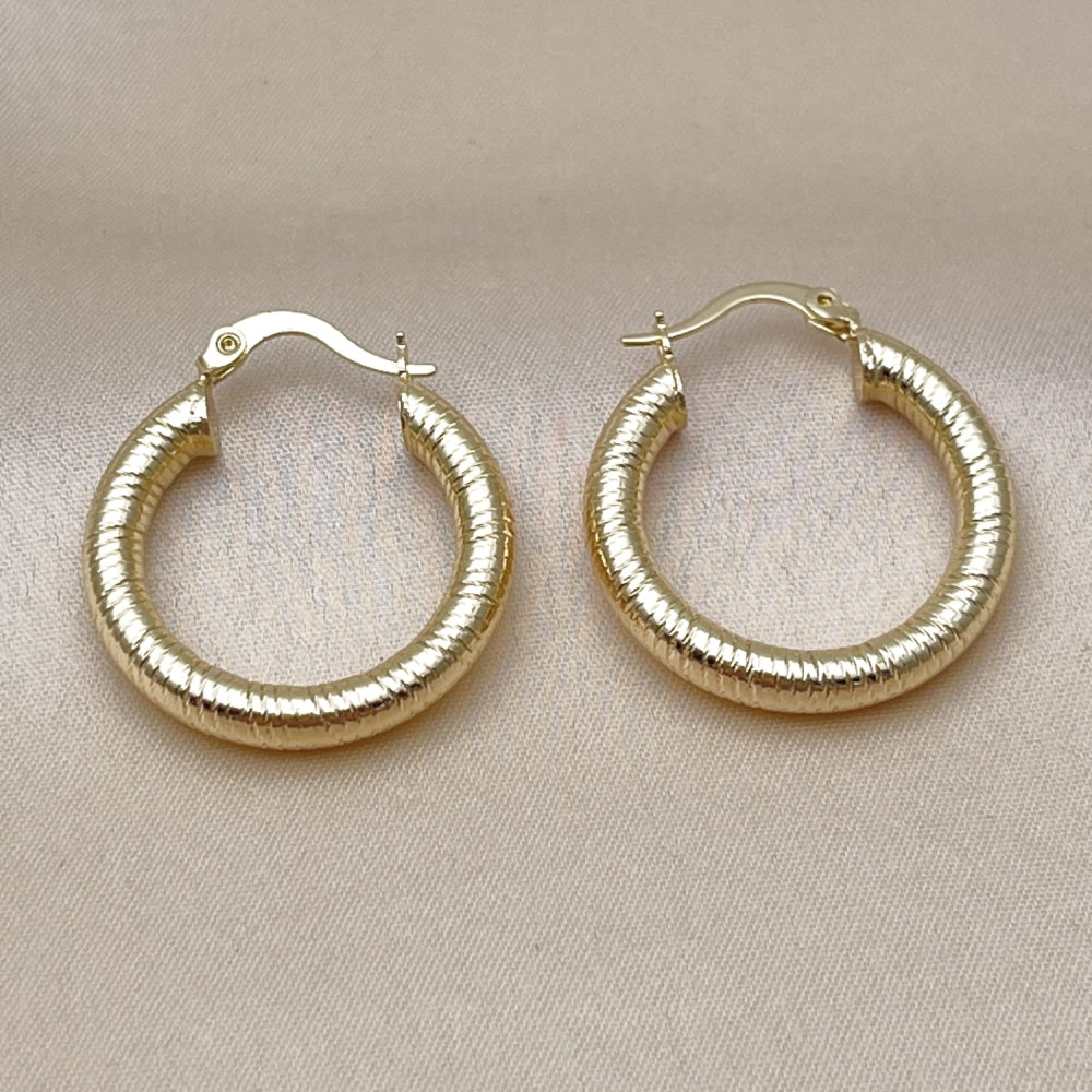 Oro Laminado Medium Hoop, Gold Filled Style Hollow Design, Diamond Cutting Finish, Golden Finish