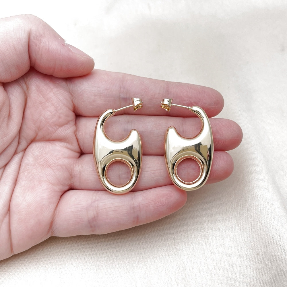 Oro Laminado Stud Earring, Gold Filled Style Mariner and Hollow Design, Polished, Golden Finish