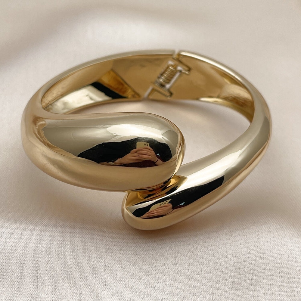 Oro Laminado Individual Bangle, Gold Filled Style Teardrop Design, Polished, Golden Finish