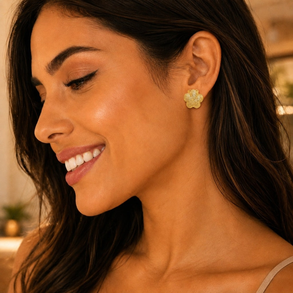 Oro Laminado Stud Earring, Gold Filled Style Flower Design, Matte Finish, Golden Finish